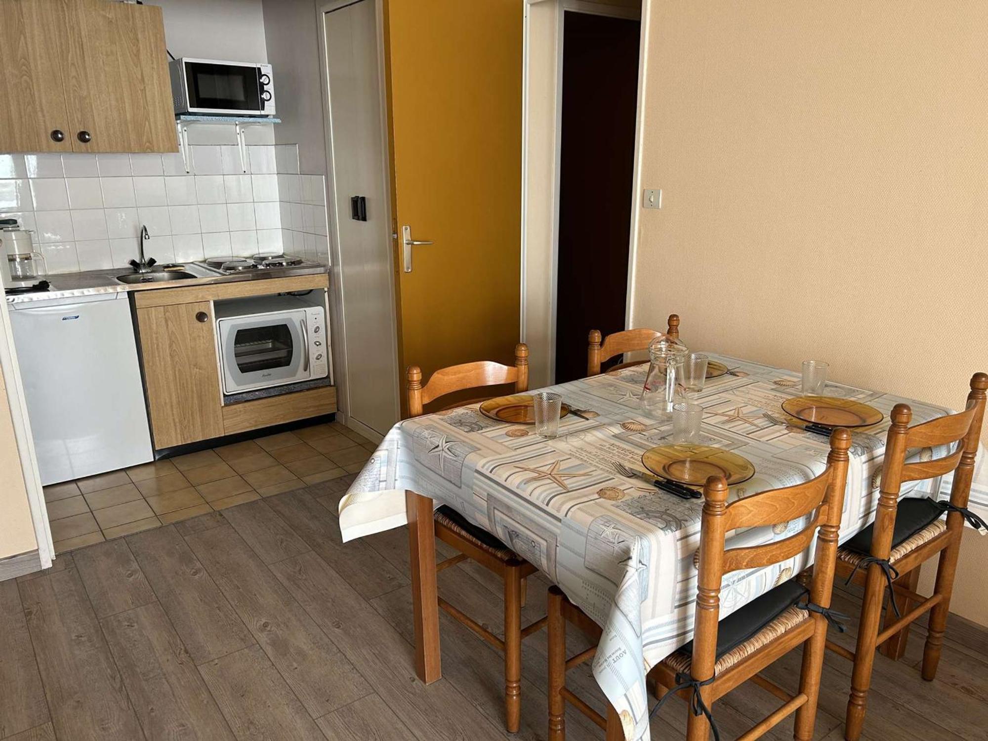 Appartement 2 Pieces Avec Balcon Et Parking A Saint-Gilles-Croix-De-Vie - Fr-1-224-39 Exteriér fotografie